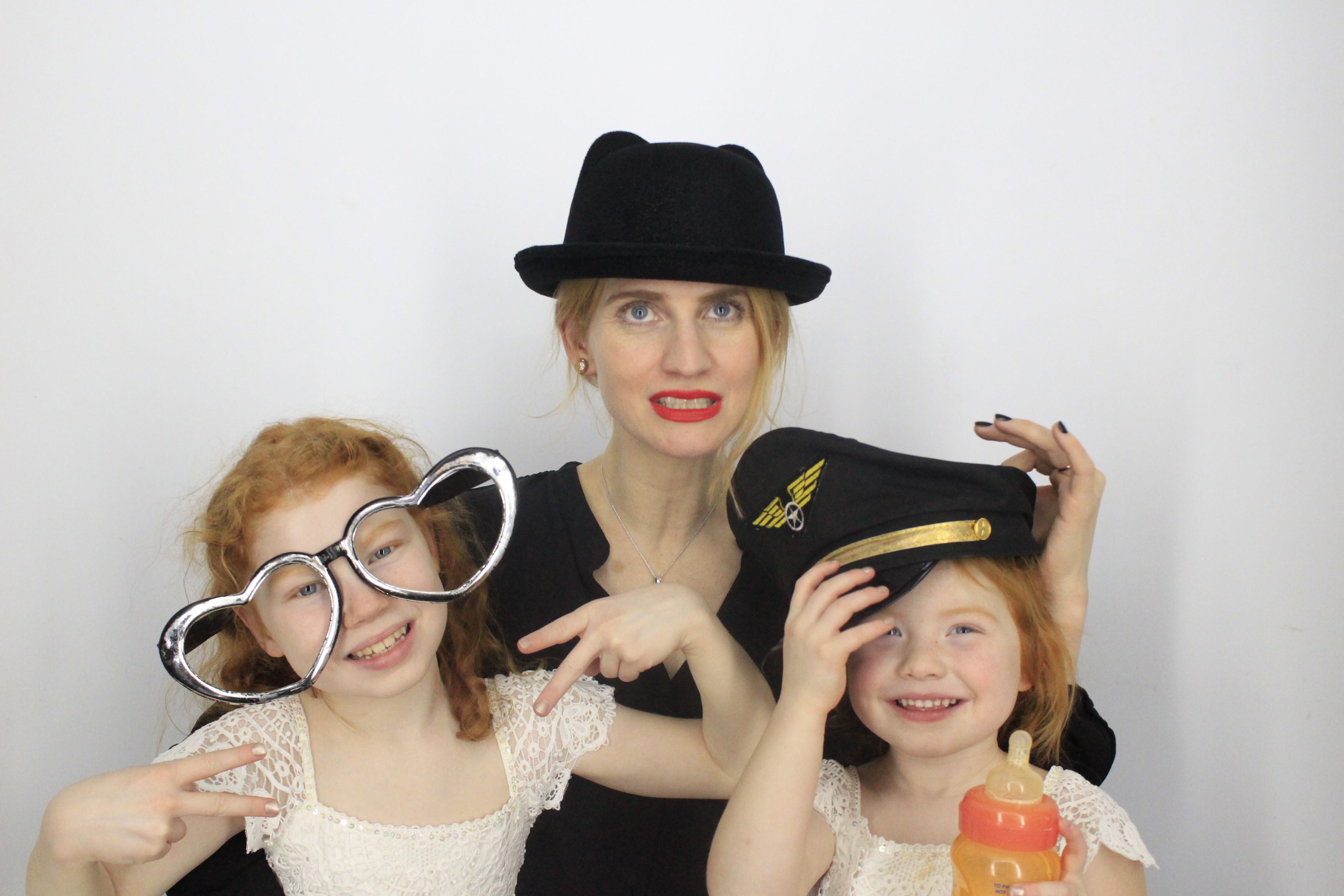 Simon & Muna  | View more photos from the event at gallery.myphotoboothexperience.co.uk/u/MyPhotoBoothExperienceLtd/Simon-Muna